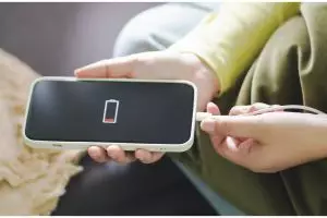 Ingin baterai smartphone awet? ini 7 rahasia mengisi daya yang tepat