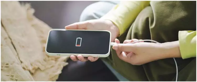 Ingin baterai smartphone awet? ini 7 rahasia mengisi daya yang tepat