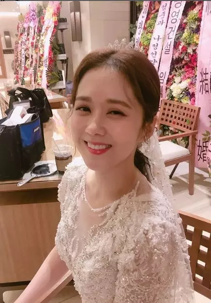 Potret undangan pernikahan Jang Na-ra © berbagai sumber