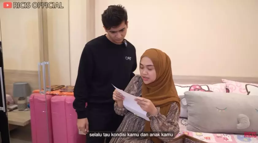 Suami dapat surat dari mantan © YouTube