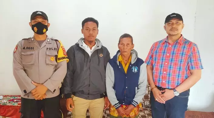 Kakek penebang tebu digaji uang mainan ternyata bohong Berbagai sumber