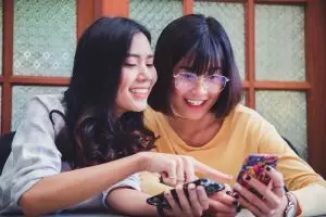 5 Cara jaga privasi di HP, mudah dan tetap aman saat dipinjam teman