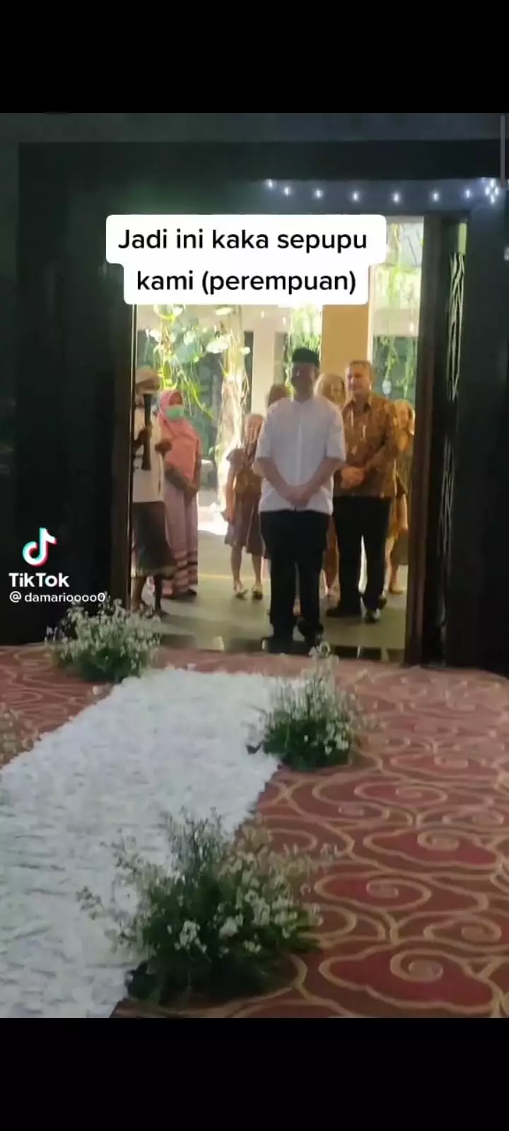 wanita usia 47 tahun menikah dengan bule © 2022 brilio.net