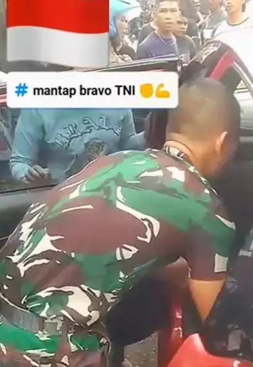 Selamatkan balita yang terkunci di mobil, aksi TNI ini banjir pujian TikTok Selamatkan balita yang terkunci di mobil, aksi TNI ini banjir pujian TikTok