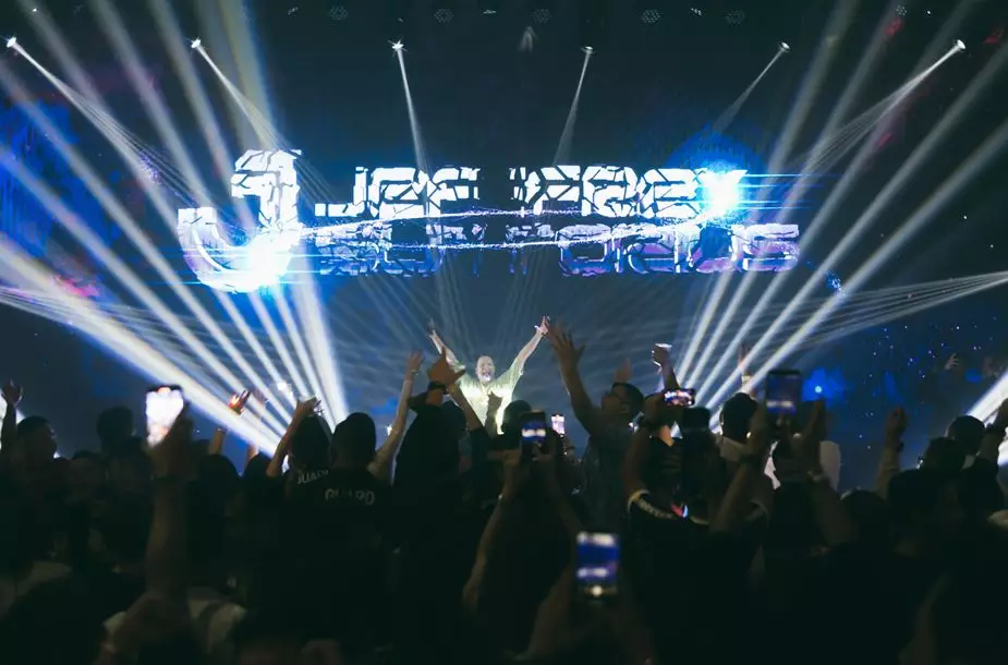 Black Owl © Black Owl Black Owl © Black Owl