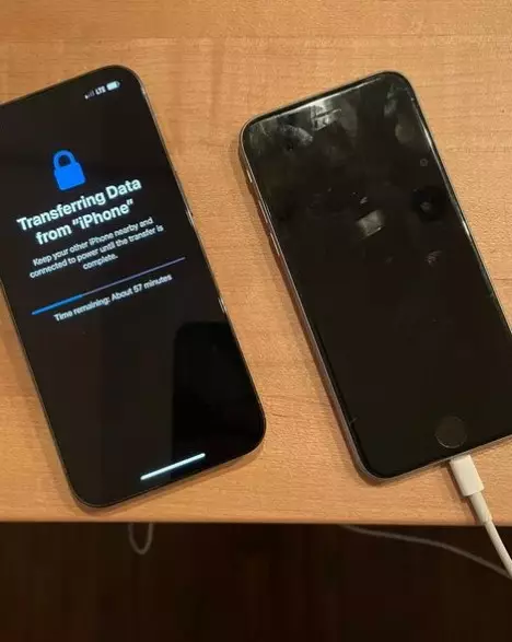 Chris Evans ucapkan perpisahan untuk iPhone jadulnya © berbagai sumber Chris Evans ucapkan perpisahan untuk iPhone jadulnya © berbagai sumber