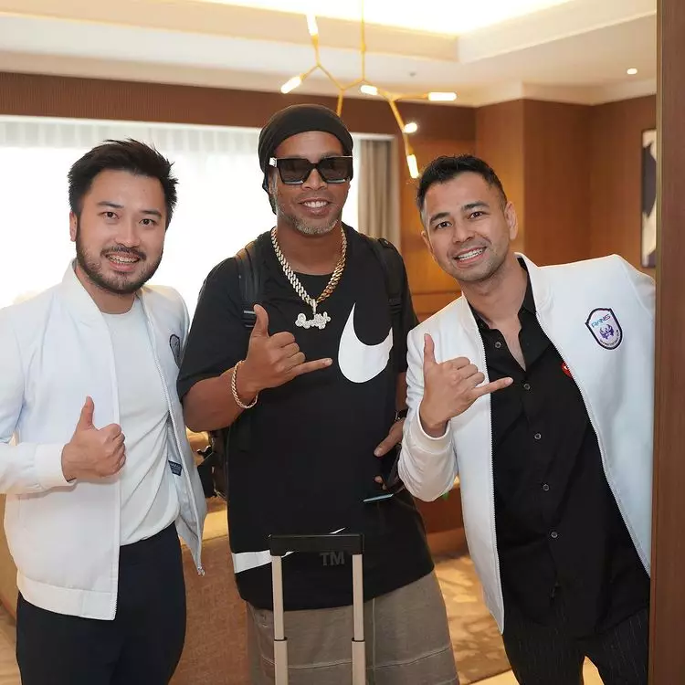 kedatangan Ronaldinho berbagai sumber kedatangan Ronaldinho berbagai sumber