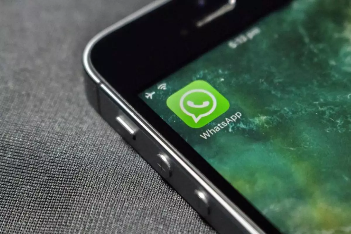 Cara mudah pindahkan chat WhatsApp dari Android ke iPhone, nggak lama