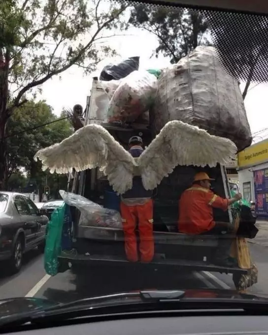 orang tingkahnya nyeleneh kalau dari belakang © berbagai sumber