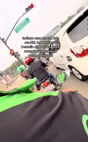 Wanita ini ajak driver ojol rayakan ulang tahunnya, kisahnya bikin haru TikTok