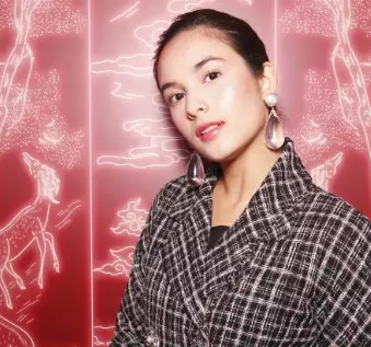 OOTD monokrom ala Chelsea Islan © berbagai sumber