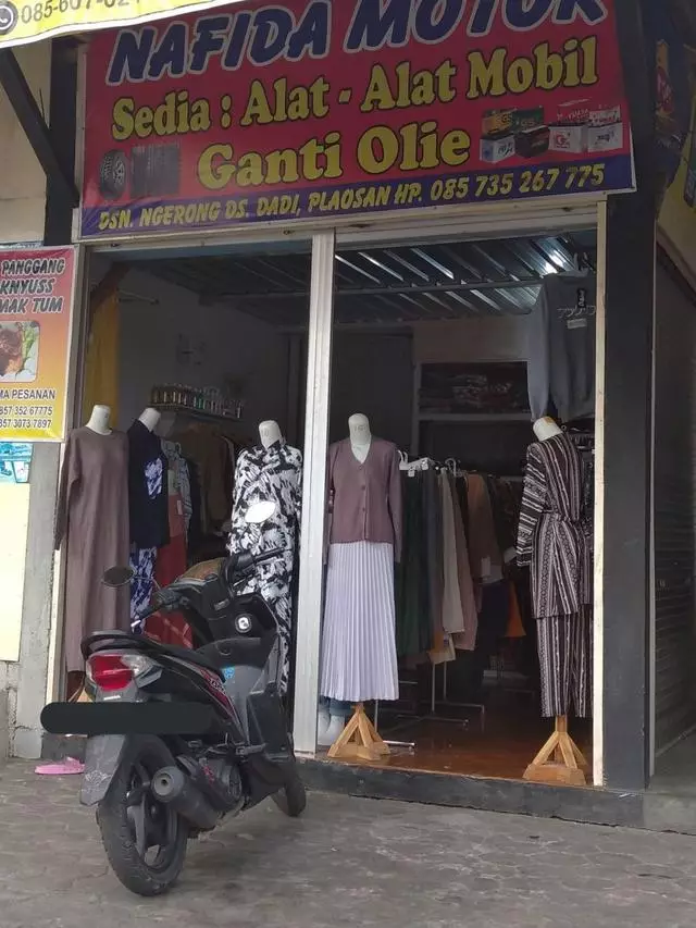 baju dagangan nyeleneh © berbagai sumber