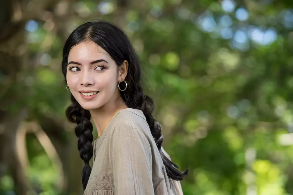 Ide gaya rambut antiribet hadiri kondangan © 2022 brilio.net