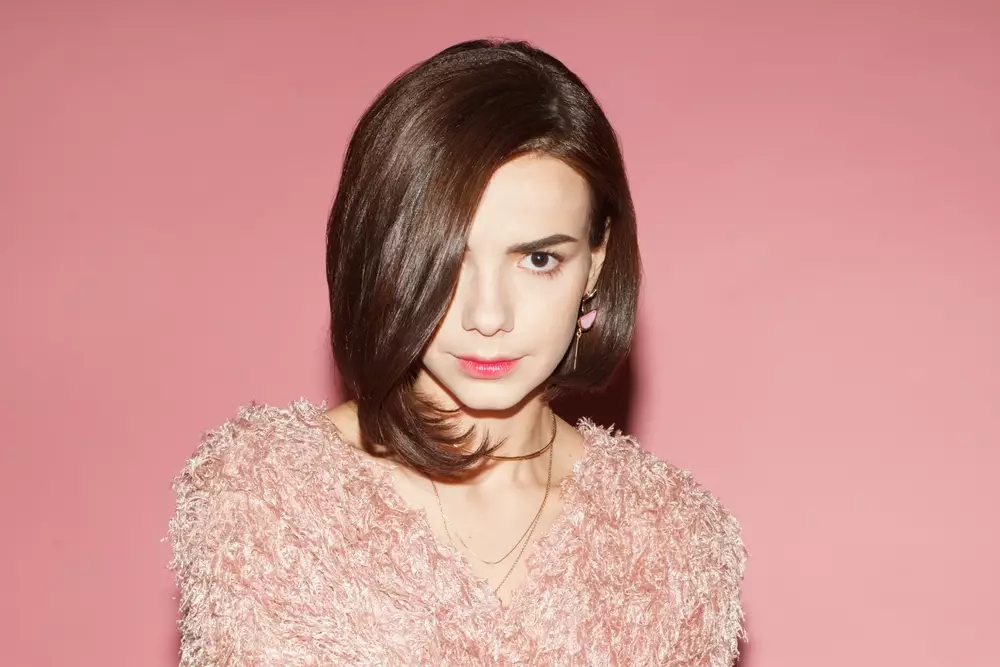 Ide gaya rambut antiribet hadiri kondangan © 2022 brilio.net