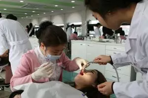 Begini cara perawatan gigi ala K-Pop Idol, gosok gigi 3 kali sehari