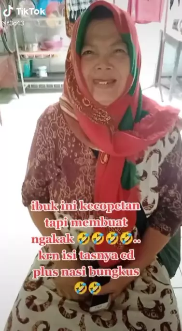 Nenek kecopetan malah tertawa © TikTok