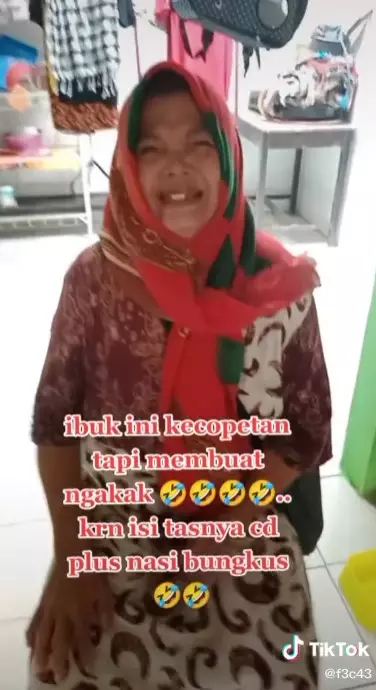 Nenek kecopetan malah tertawa © TikTok