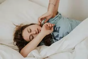 Kebiasaan burukmu saat tidur bisa diungkap lewat tes sederhana ini