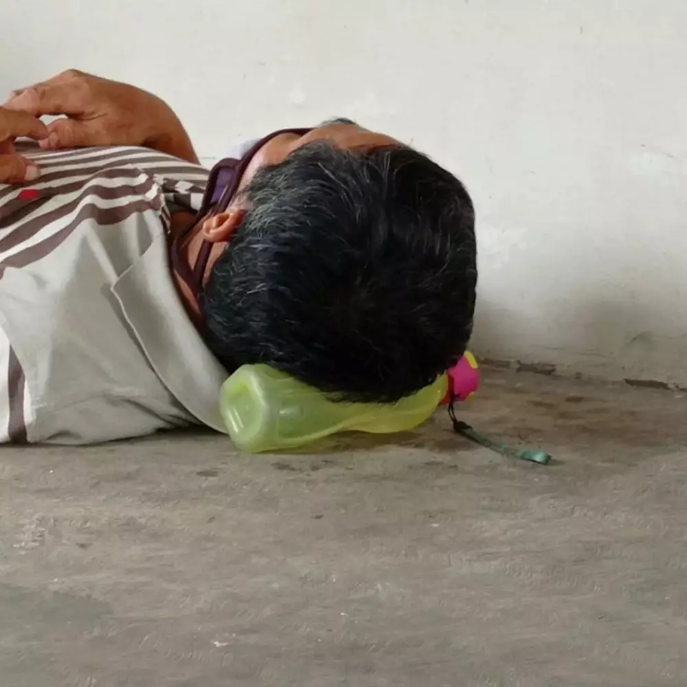 benda jadi bantal untuk tidur kocak © berbagai sumber