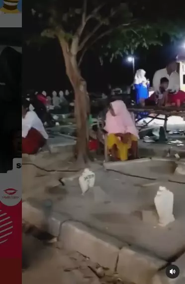 Gelar pesta pernikahan di tengah kuburan © Instagram