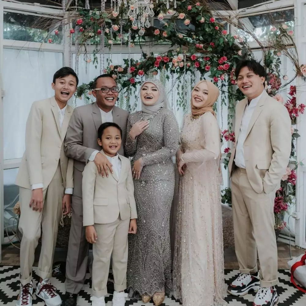kenangan nathalie holscher bersama keluarga © instagram kenangan nathalie holscher bersama keluarga © instagram