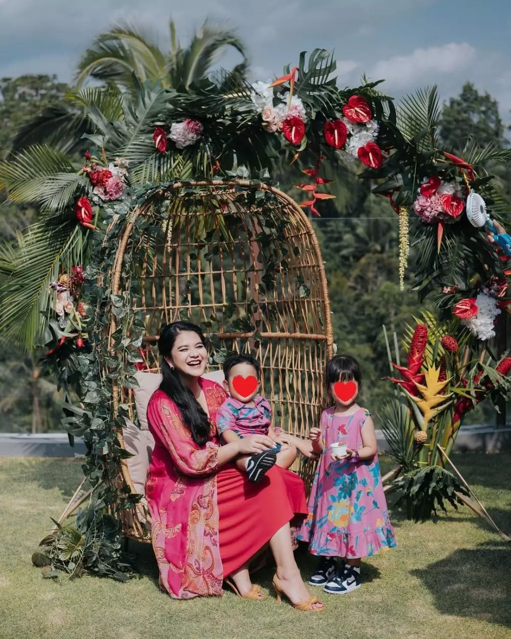 Kahiyang Ayu umumkan pakai isyarat © 2022 Instagram  Kahiyang Ayu umumkan pakai isyarat © 2022 Instagram