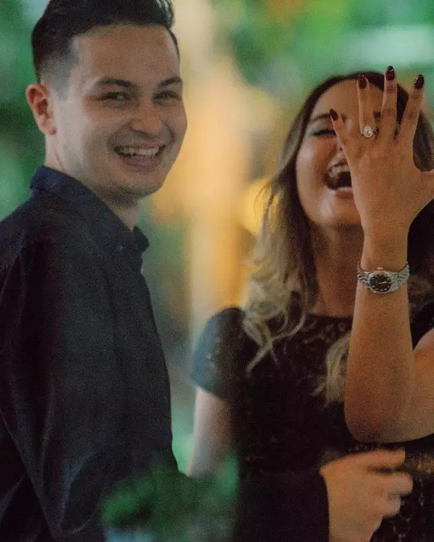 Momen adik Maudy Ayunda dilamar kekasih bule © Instagram