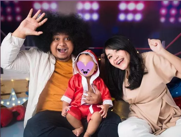 Gaya pelawak di pemotretan bersama anak Berbagai sumber