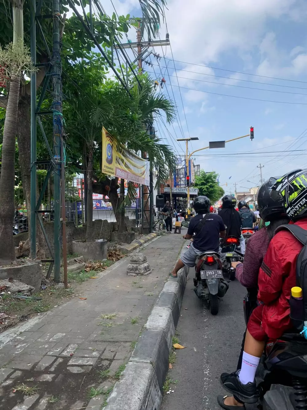 Cerita musisi jalanan menggantungkan hidup di sudut-sudut Kota Jogja © 2022 brilio.net