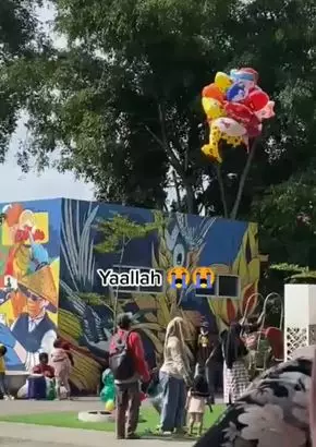 Balon dagangannya terbang, bapak ini gemetar tahan tangis TikTok
