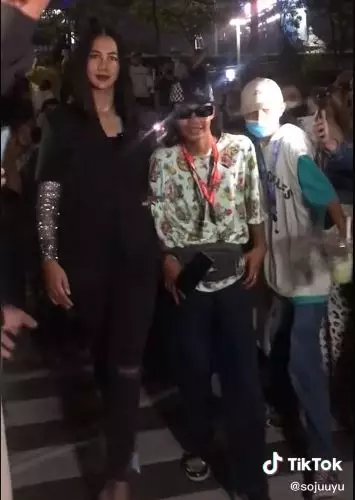 Paula Verhoeven di Citayam Fashion Week Berbagai sumber Paula Verhoeven di Citayam Fashion Week Berbagai sumber