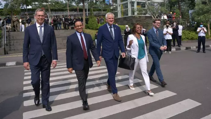 Anies Baswedan di Citayam Fashion Week Berbagai sumber Anies Baswedan di Citayam Fashion Week Berbagai sumber