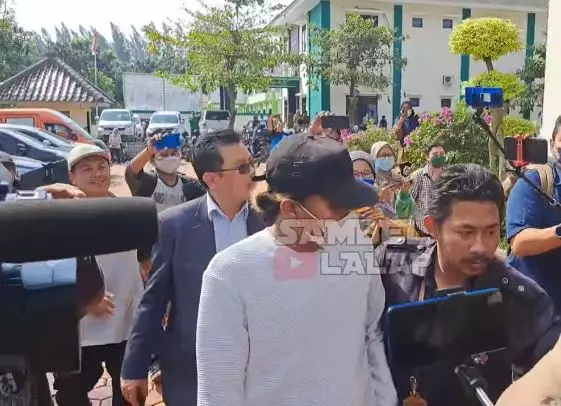 Pertemuan Sule dan Nathalie Holscher Berbagai sumber