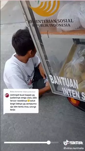 Kisah haru penjual buah Berbagai sumber