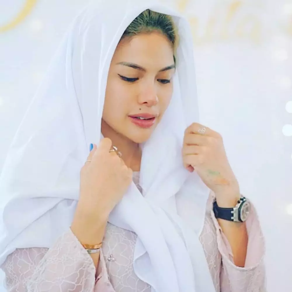 Nikita Mirzani ditangkap berbagai sumber Nikita Mirzani ditangkap berbagai sumber