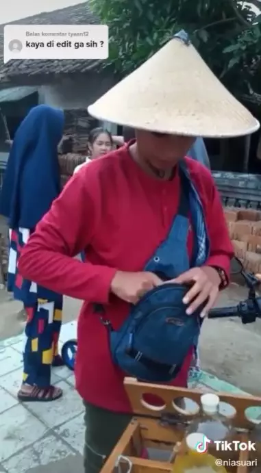 tukang jamu mirip Okin mantan Rachel Vennya © berbagai sumber