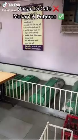 ada makam di tengah restoran © berbagai sumber