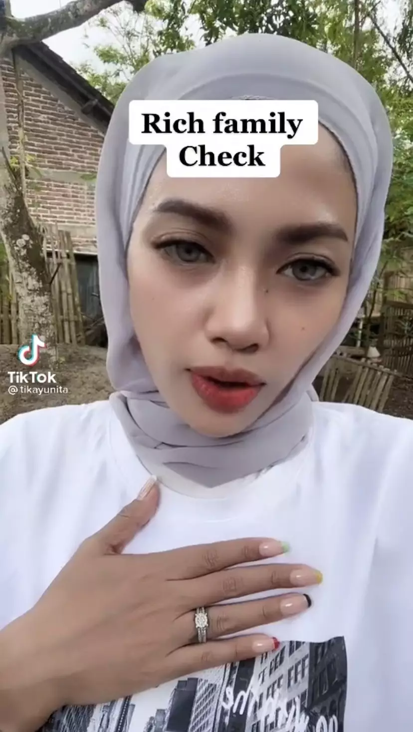 pamer ala crazy rich tapi tak terduga © 2022 berbagai sumber