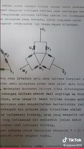 mahasiswa mengerjakan laporan dengan mesin ketik Tiktok