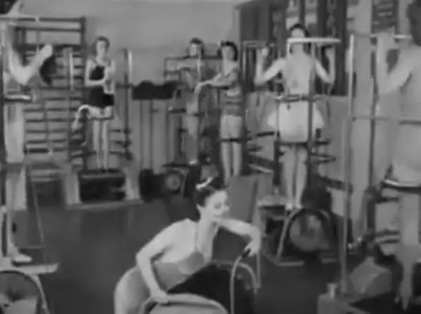 unik gym era 1940-an  © Twitter/@lostinhist0ry unik gym era 1940-an  © Twitter/@lostinhist0ry