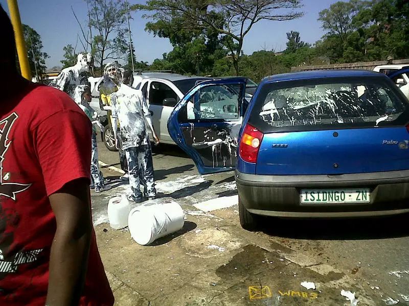 penumpang apes saat naik mobil © berbagai sumber