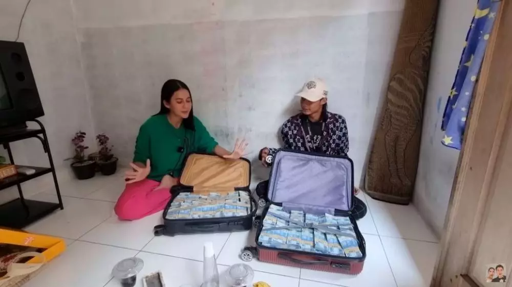 Bong uang Rp 500 juta Paula Verhoeven  © berbagai sumber Bong uang Rp 500 juta Paula Verhoeven  © berbagai sumber