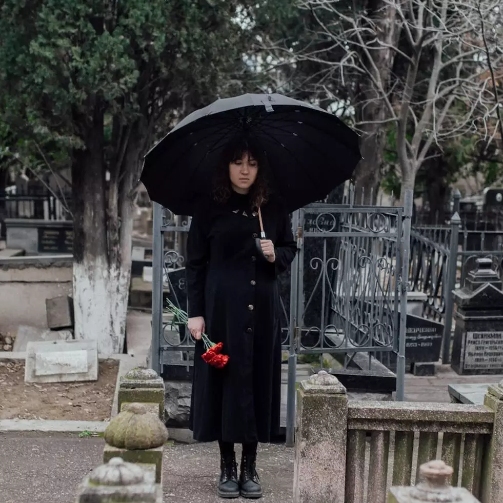 25 Arti mimpi orang meninggal, hadirkan kebaikan dan keburukan