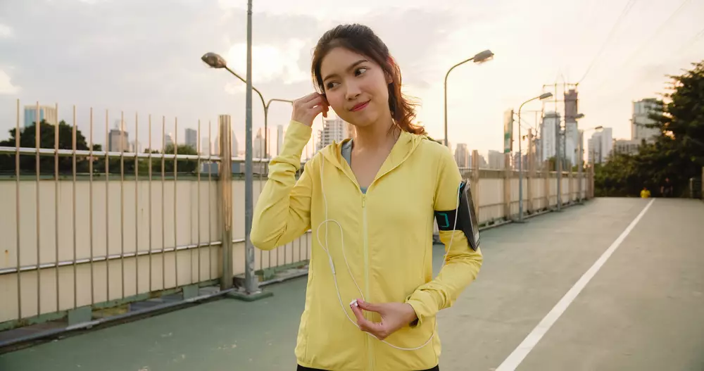 5 Teknologi canggih earphone OPPO, buka tutupnya bisa langsung connect
