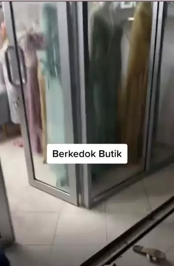 Studio berkedok butik Berbagai sumber