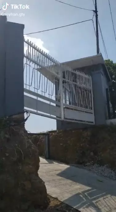 penampakan pagar melayang © TikTok penampakan pagar melayang © TikTok