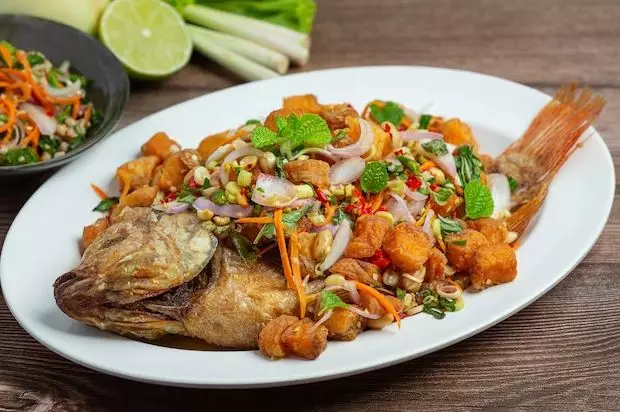 Arti mimpi makan ikan freepik.com