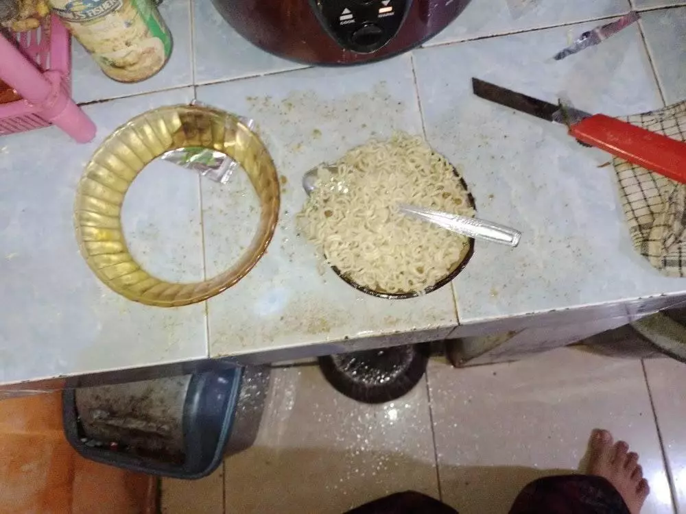 apes banget pas makan pakai piring © berbagai sumber