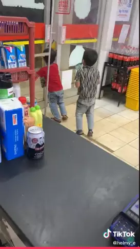 Pegawai minimarket belikan mainan Tiktok