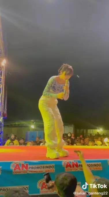 Happy Asmara pingsan saat nyanyi © TikTok